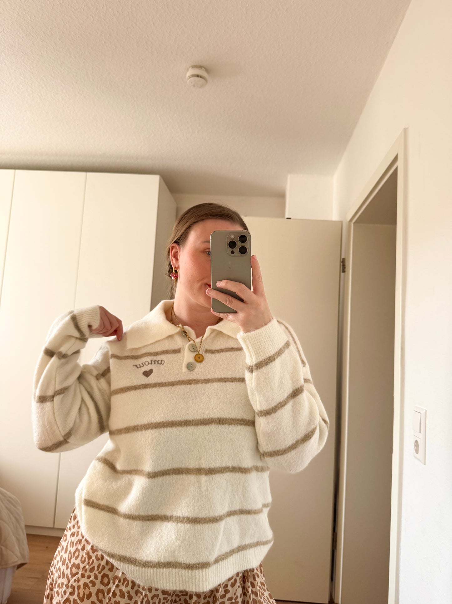 Gestreifter Pullover mit Kragen Amour Beige