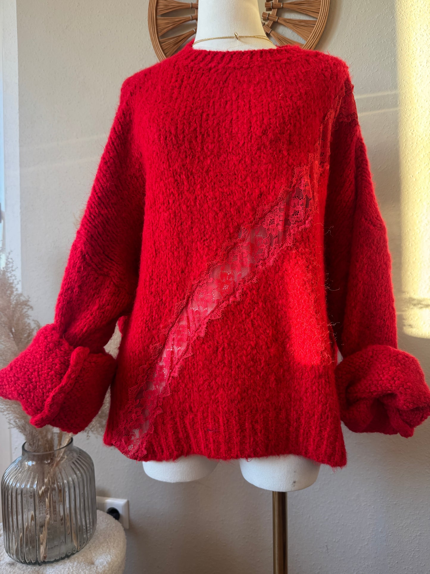 Roter Damen Strickpullover mit Spitzen-Detail – elegant, femininer Knit Pullover, tragbar bis Größe 44