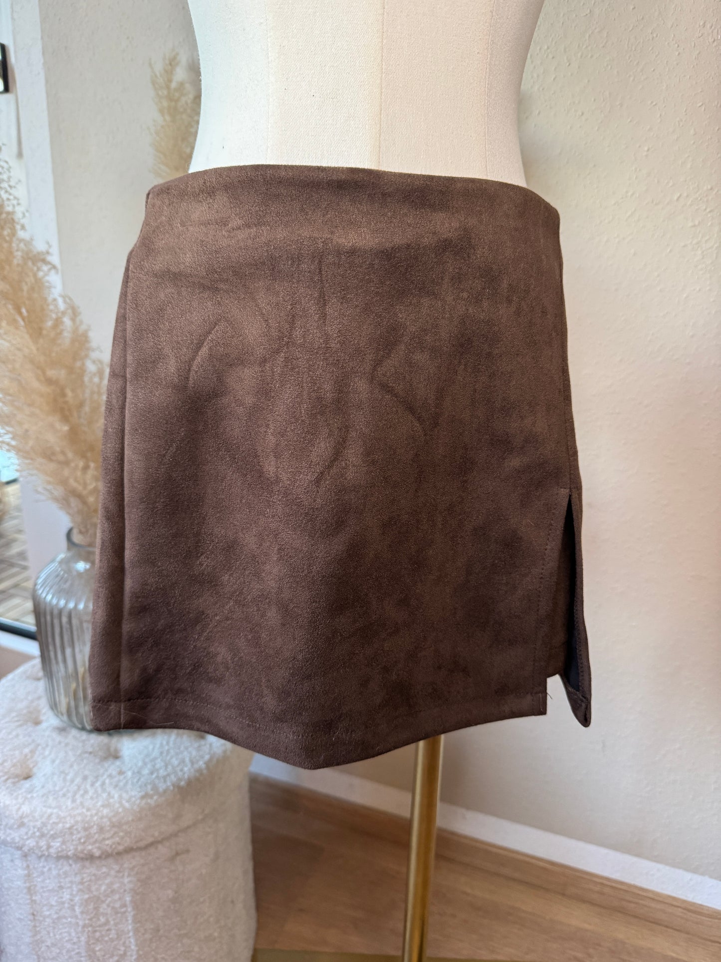 Wildleder Hosenrock für Damen – modischer Lederrock mit integriertem Shorts-Look, vielseitig kombinierbar