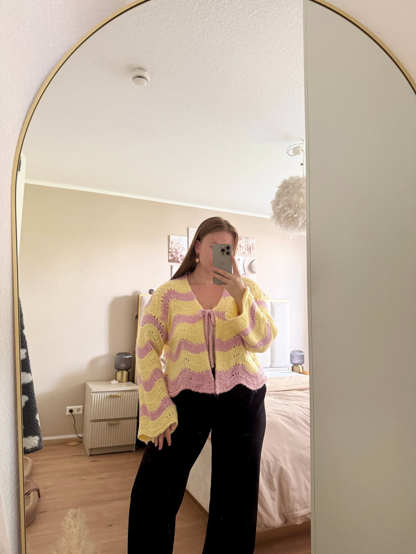 Gestreifter Cardigan Damen mit Schleife – Lässiger Strickcardigan im modernen Streifenlook