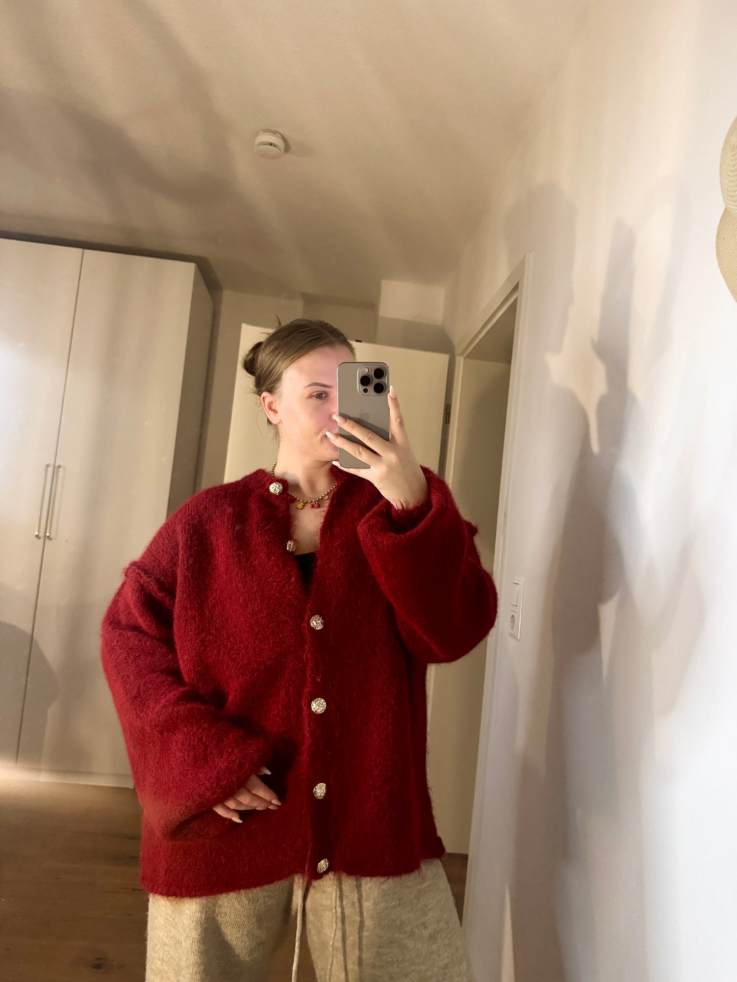 Oversize cardigan fluffy mit goldknöpfen