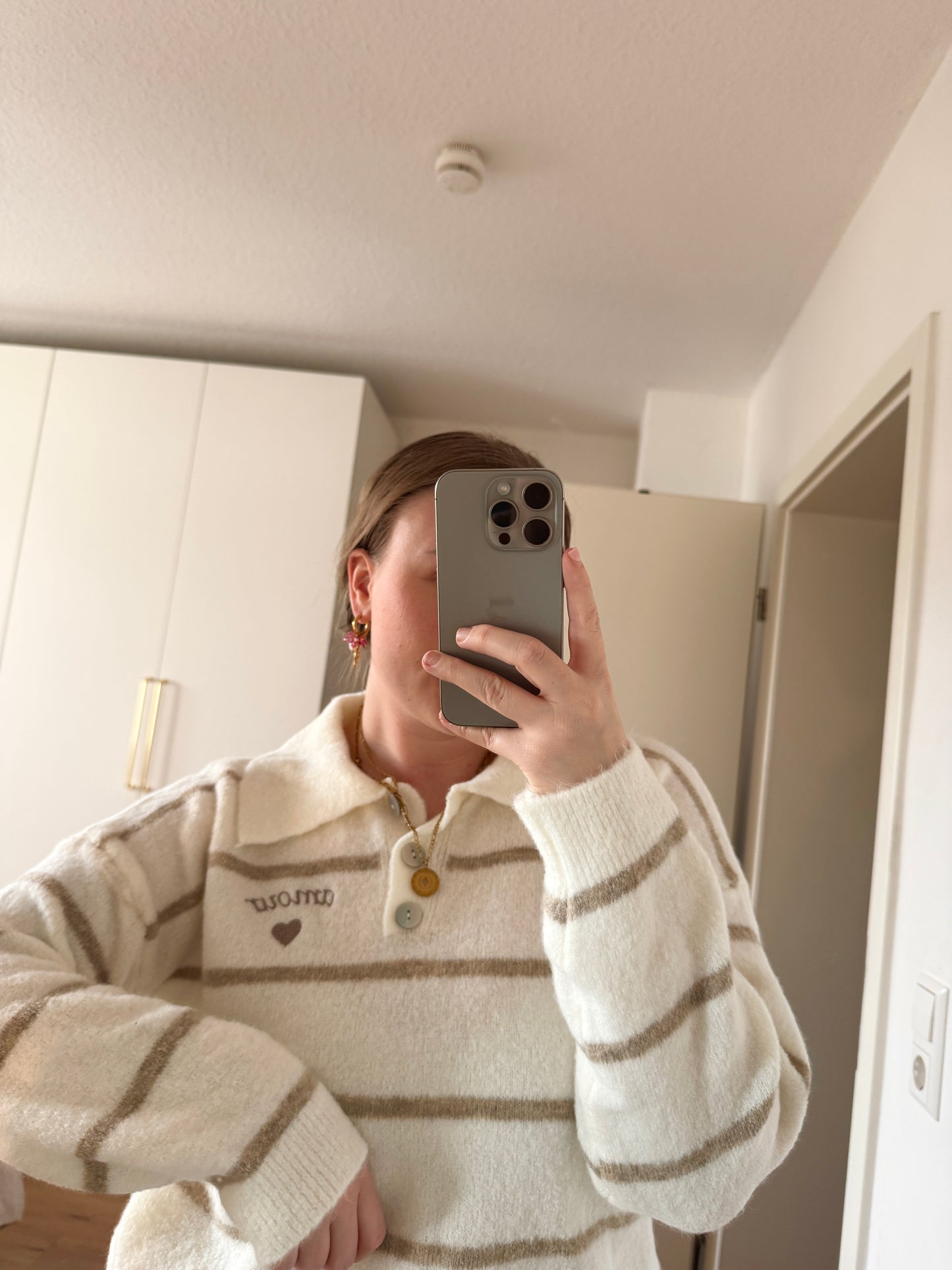 Gestreifter Pullover mit Kragen Amour Beige