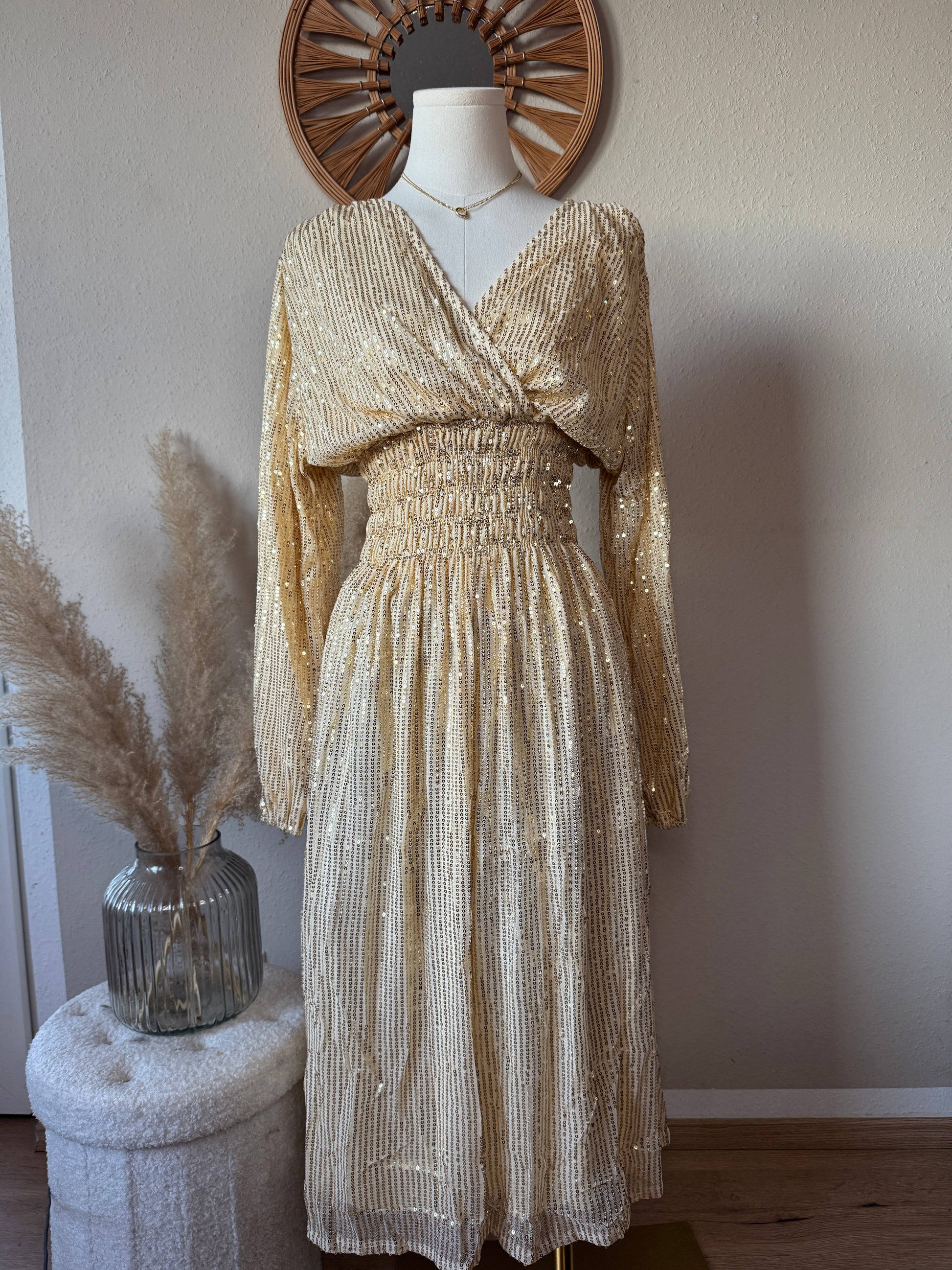 Damen Kleid mit goldenen Pailletten – elegantes, funkelndes Party Outfit, Größe bis 42.