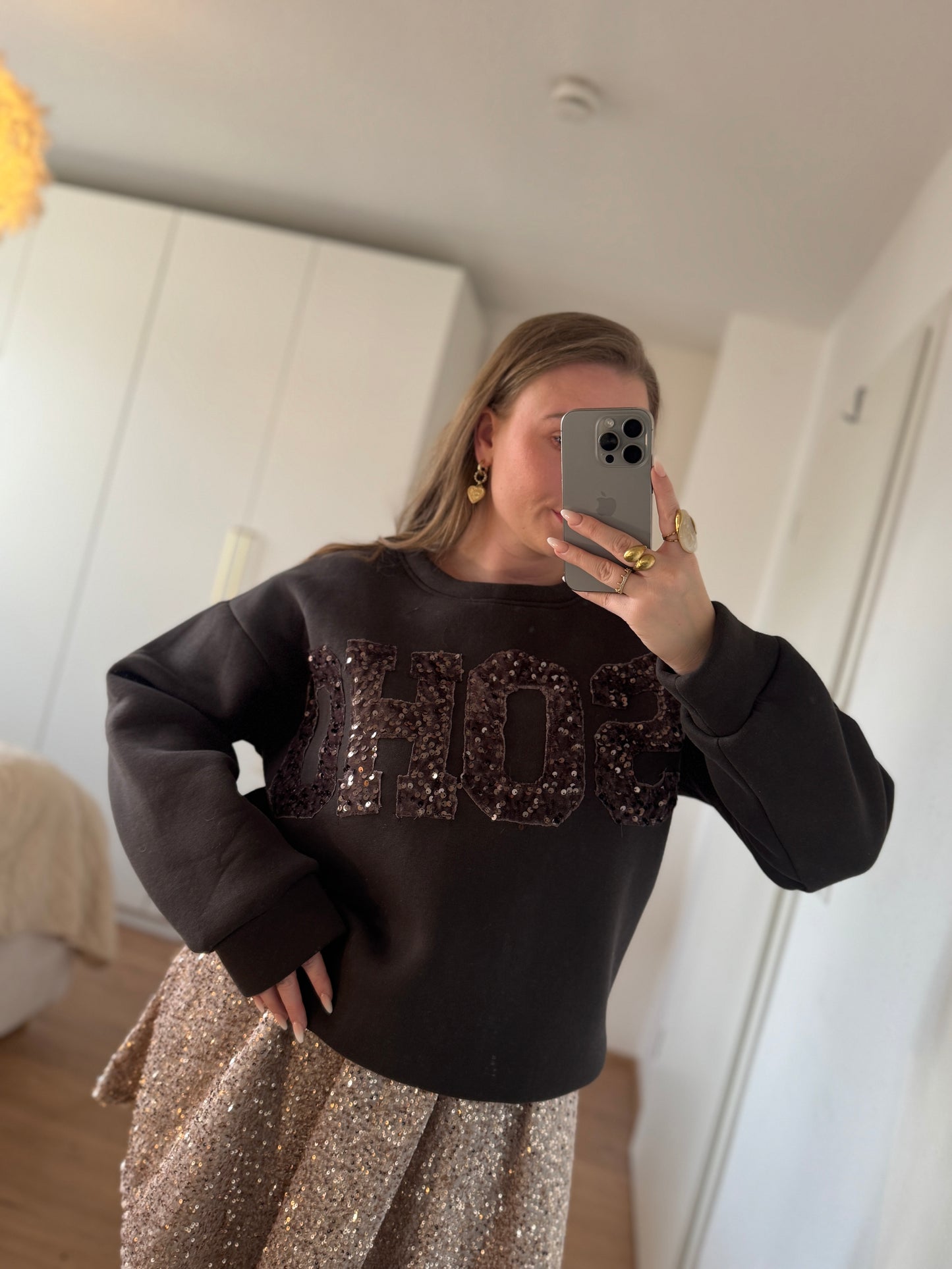 Glamouröser Pailletten-Sweater ‚Soho‘, der in den Größen 46 bis 42 einen eleganten, festlichen Look verleiht