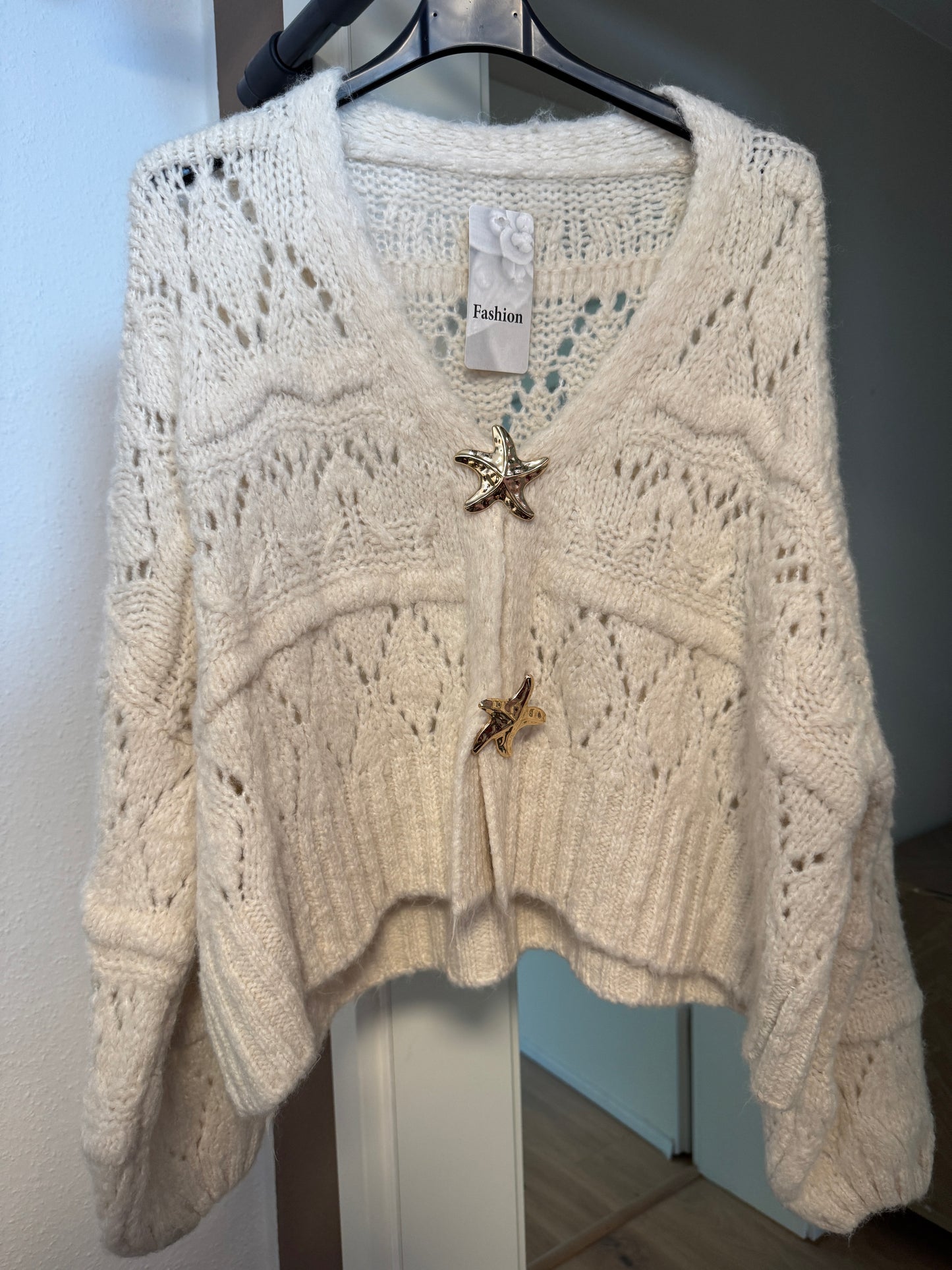 Cardigan mit Seestern Knöpfen in Gold