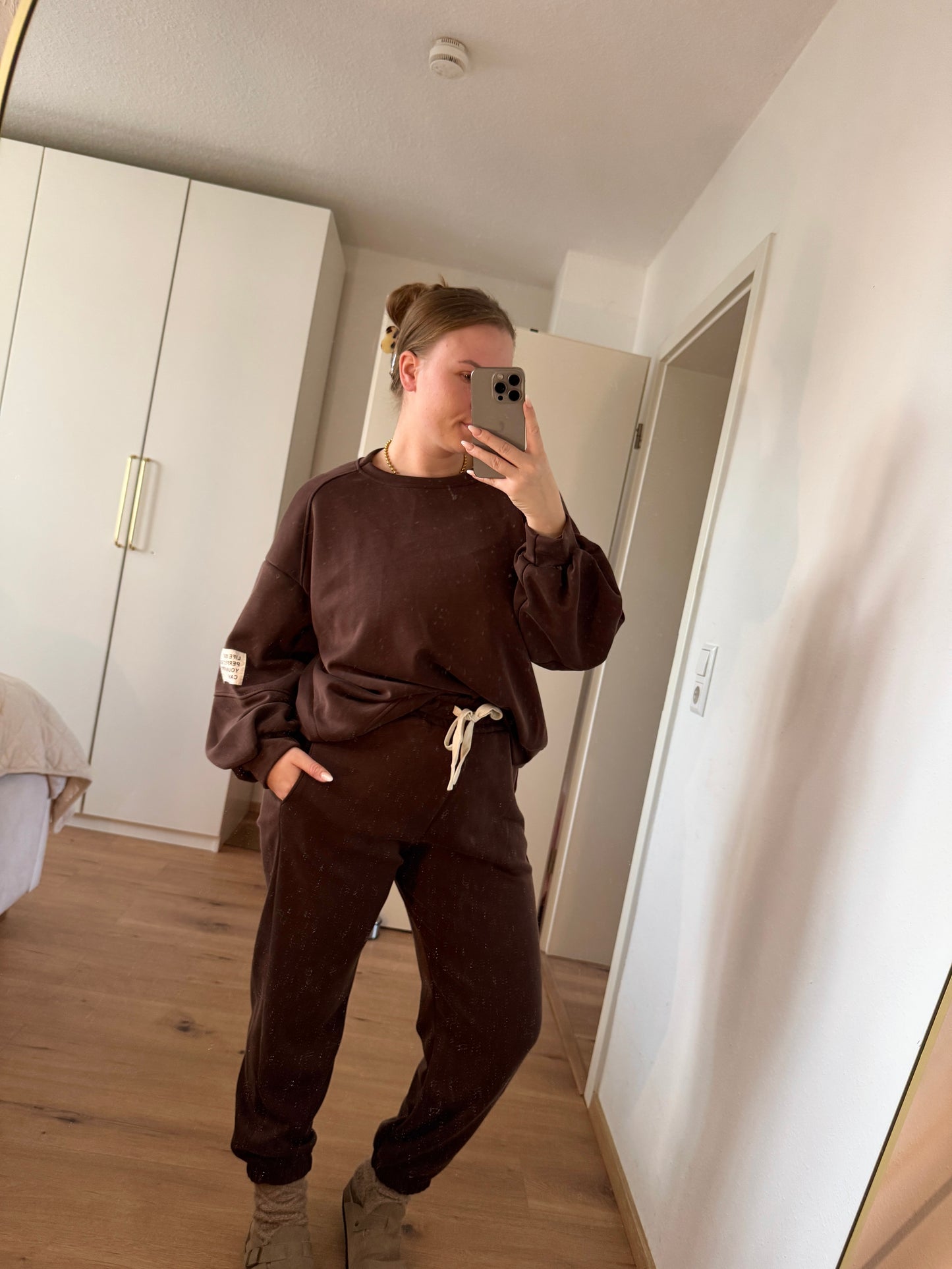 Jersey Zweiteiler für Damen – elastischer Stoff, Model 158 cm trägt Größe 38/40 in der färbe braun