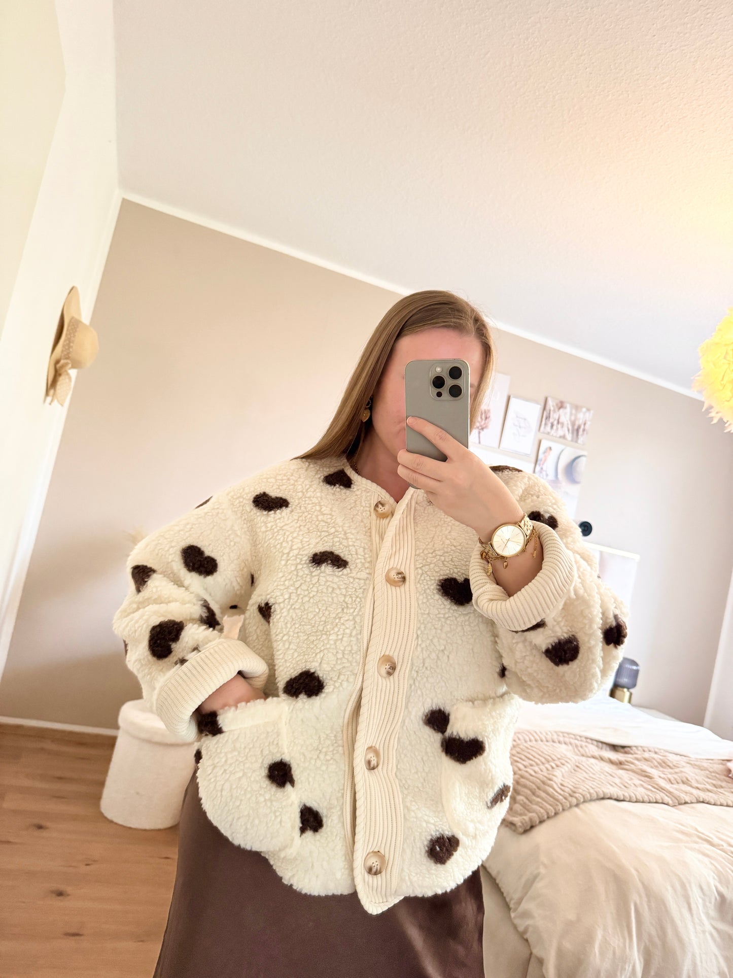 Kuschelige Teddyjacke mit Herzchen – stylisch & super weich