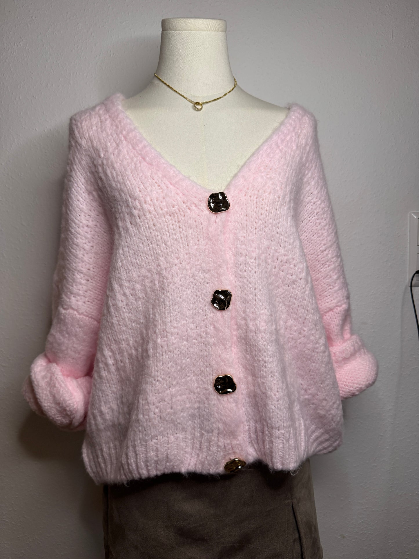 Rosa Strick-Cardigan für Damen mit goldenen Knöpfen – eleganter, weicher Knit Look