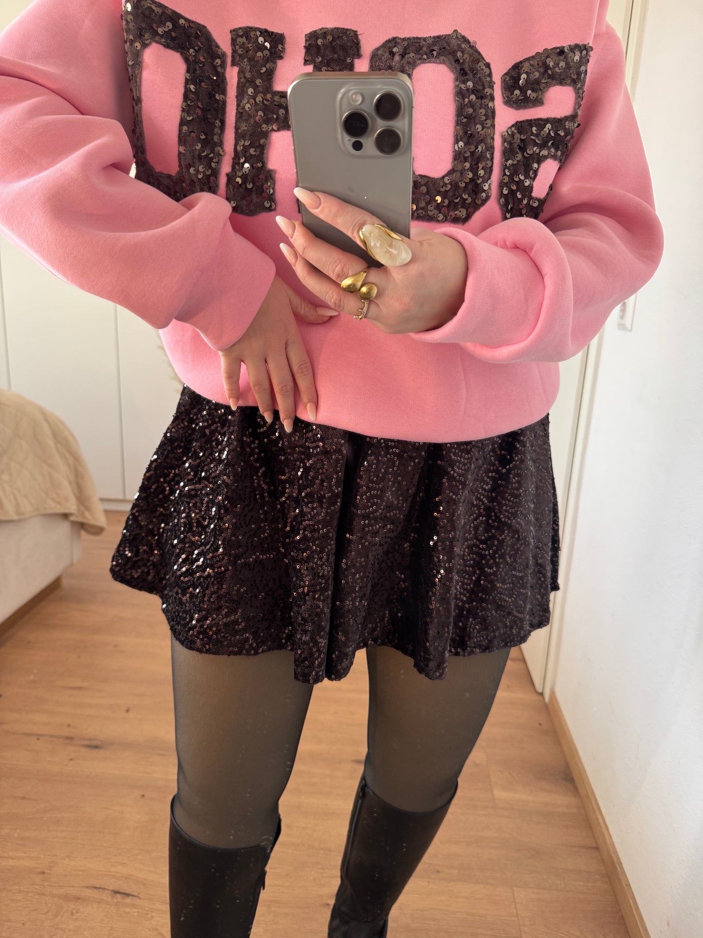 Eleganter brauner Hosenrock mit funkelnden Pailletten und bequemer Passform für Größen 36 bis 42.