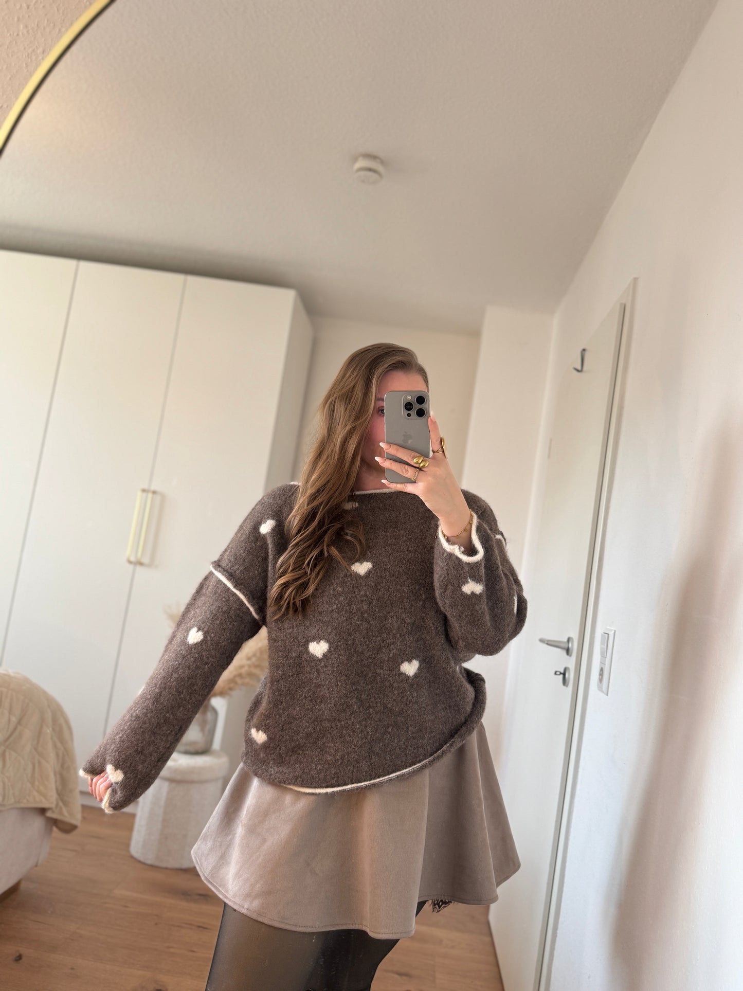 Brauner Strickpullover mit Herzchen-Muster, tragbar in den Größen 36 bis 42