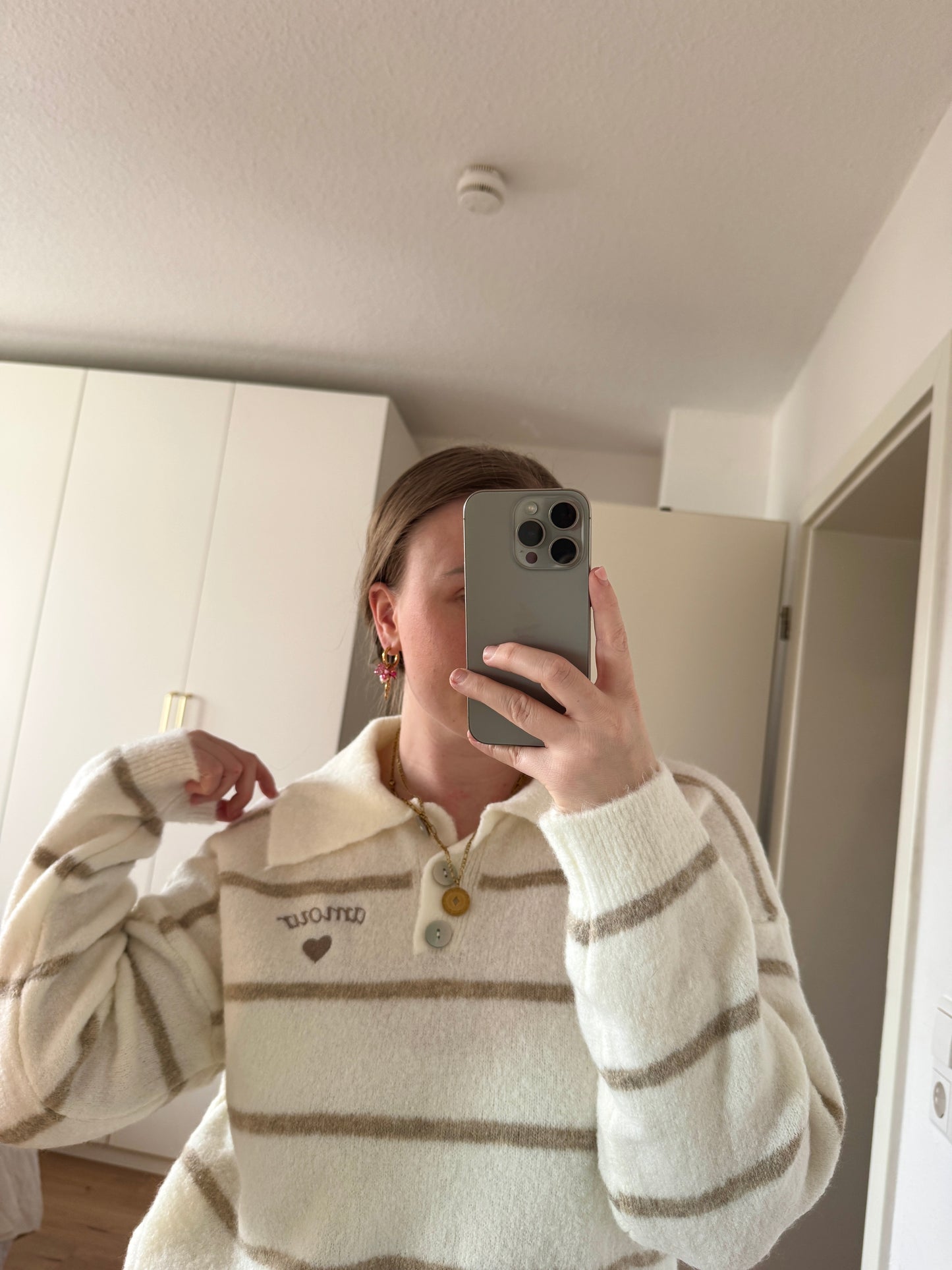 Gestreifter Pullover mit Kragen Amour Beige
