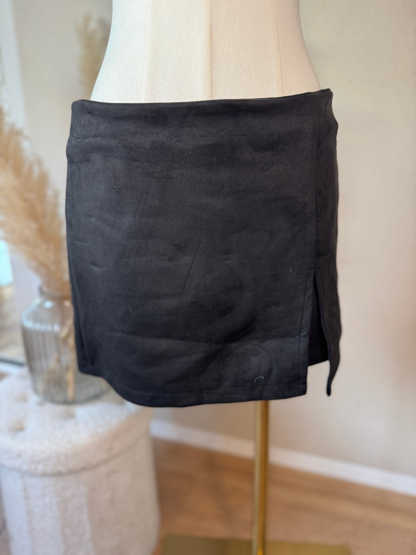 Stylischer Damen Hosenrock aus Wildleder – trendiger Lederrock mit komfortabler Shorts-Passform