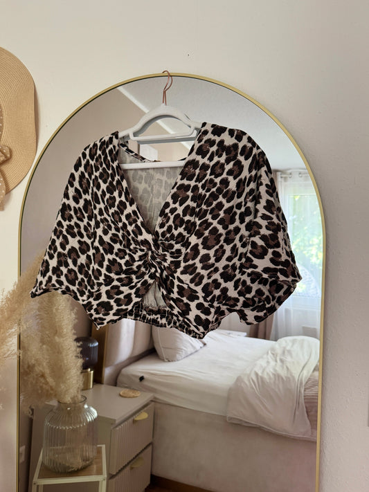 Kurze Leo-Bluse aus Musselin – Einheitsgröße bis 42 | Sommer-Style mit Statement