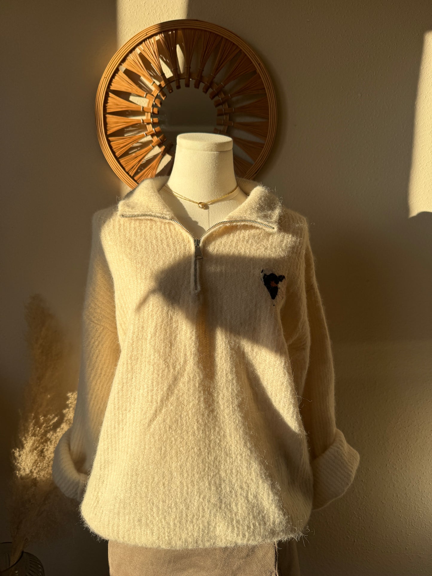 Beiger Oversize Zipper Pullover mit Leo Muster Herz – Teddy Hoodie für Damen, modischer Cozy Look