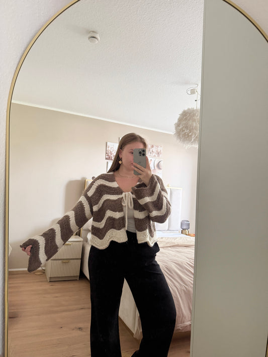 Gestreifter Cardigan Damen mit Schleife – Lässiger Strickcardigan im modernen Streifenlook
