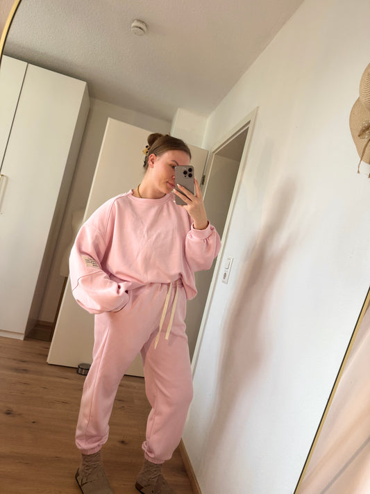 Zweiteiler Damenmode – weicher Jersey Stoff, figurschmeichelnde Passform in der färbe rosa