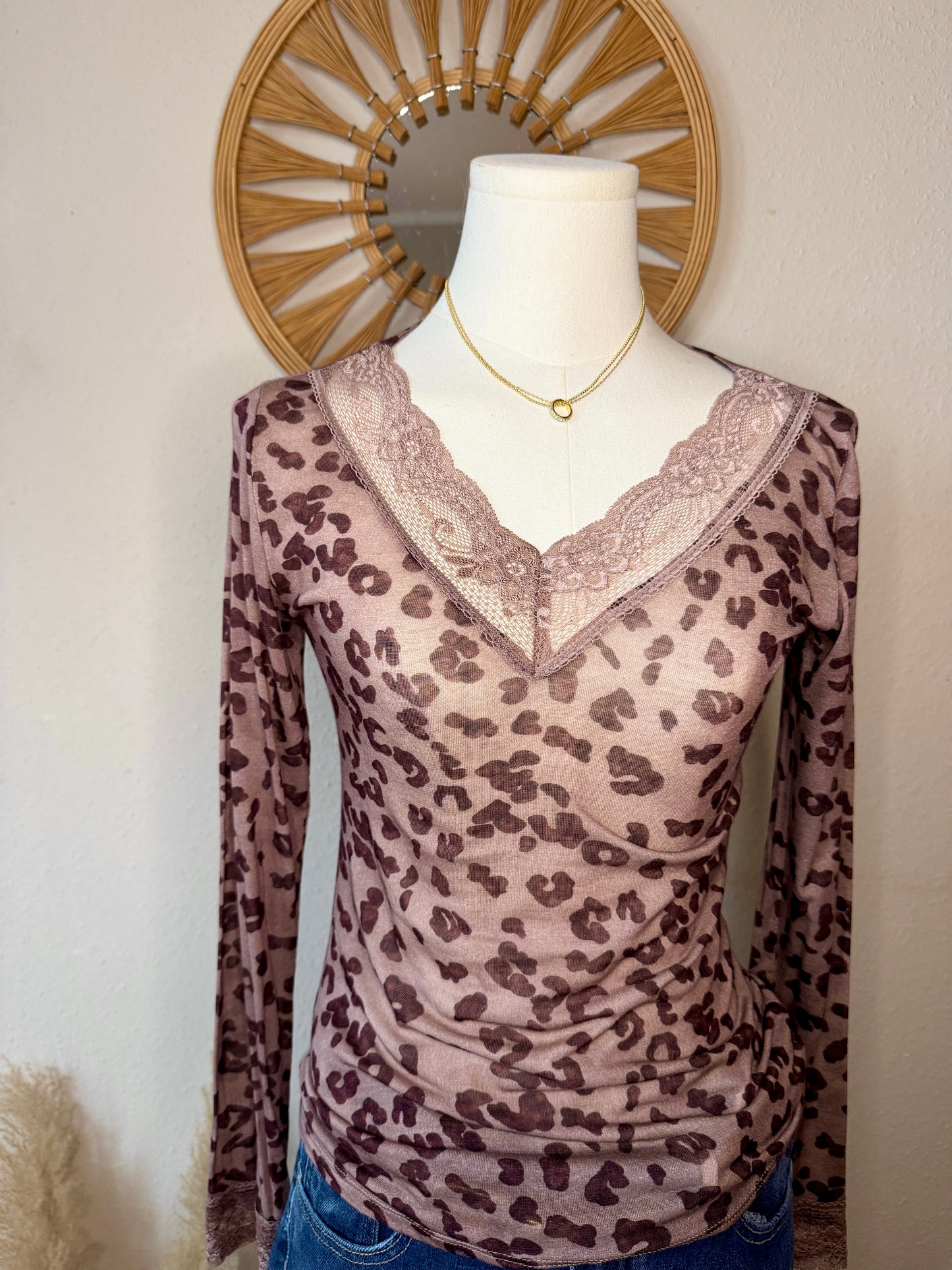 Cashmere Langarmshirt mit Spitze