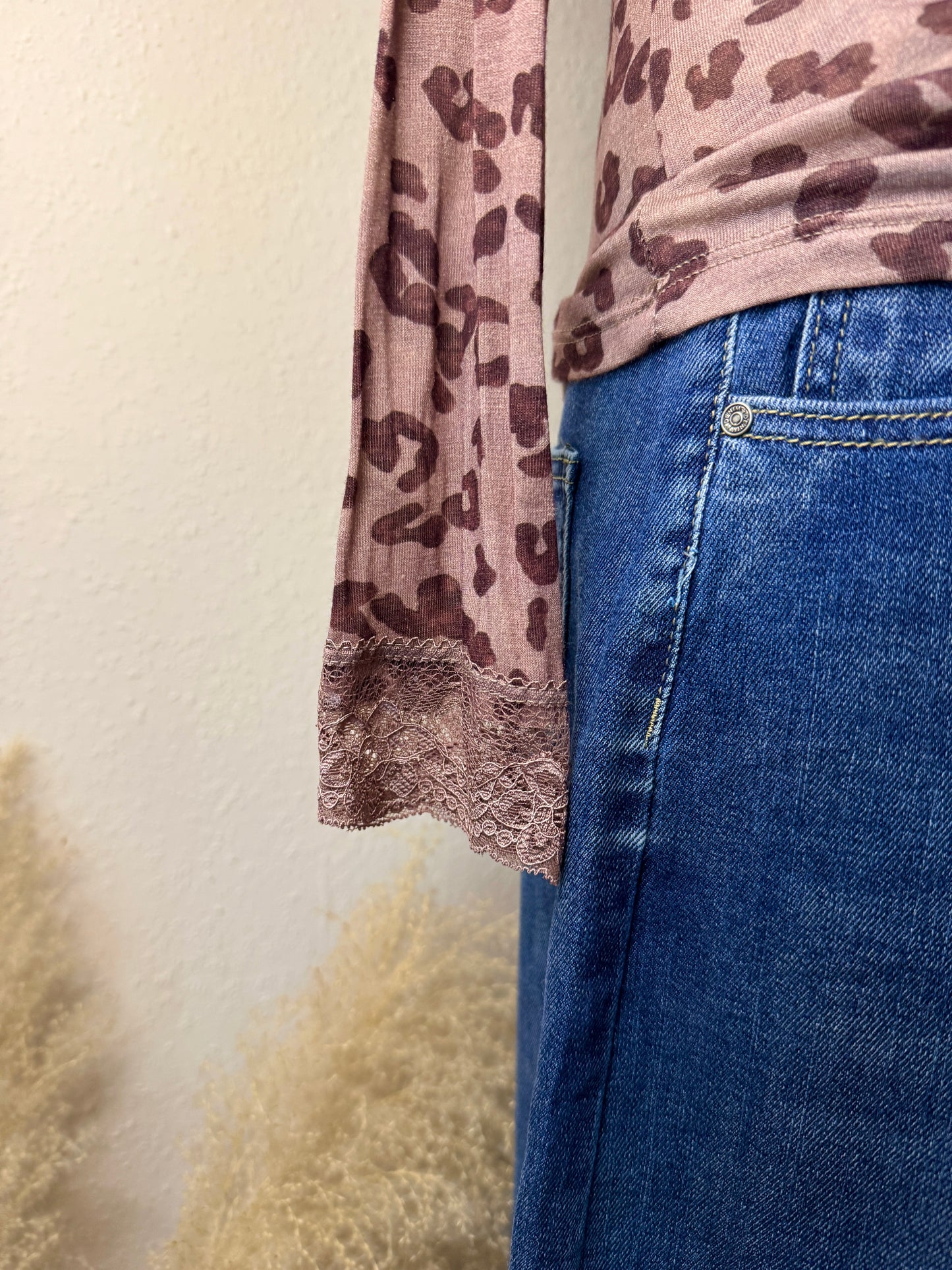 Cashmere Langarmshirt mit Spitze