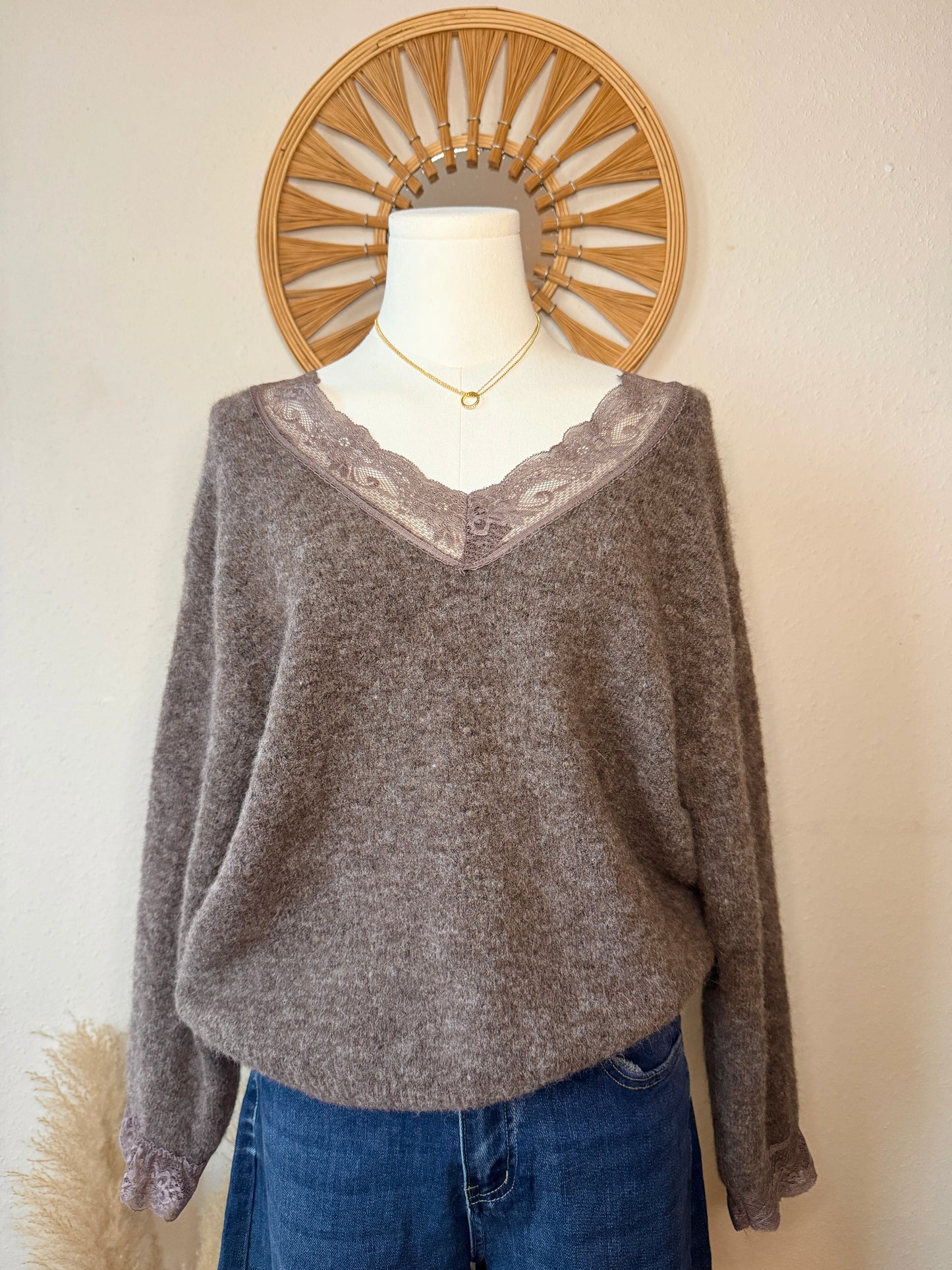 Alpaca-Wollpullover mit Spitzen-Details (tragbar bis Gr. 42)