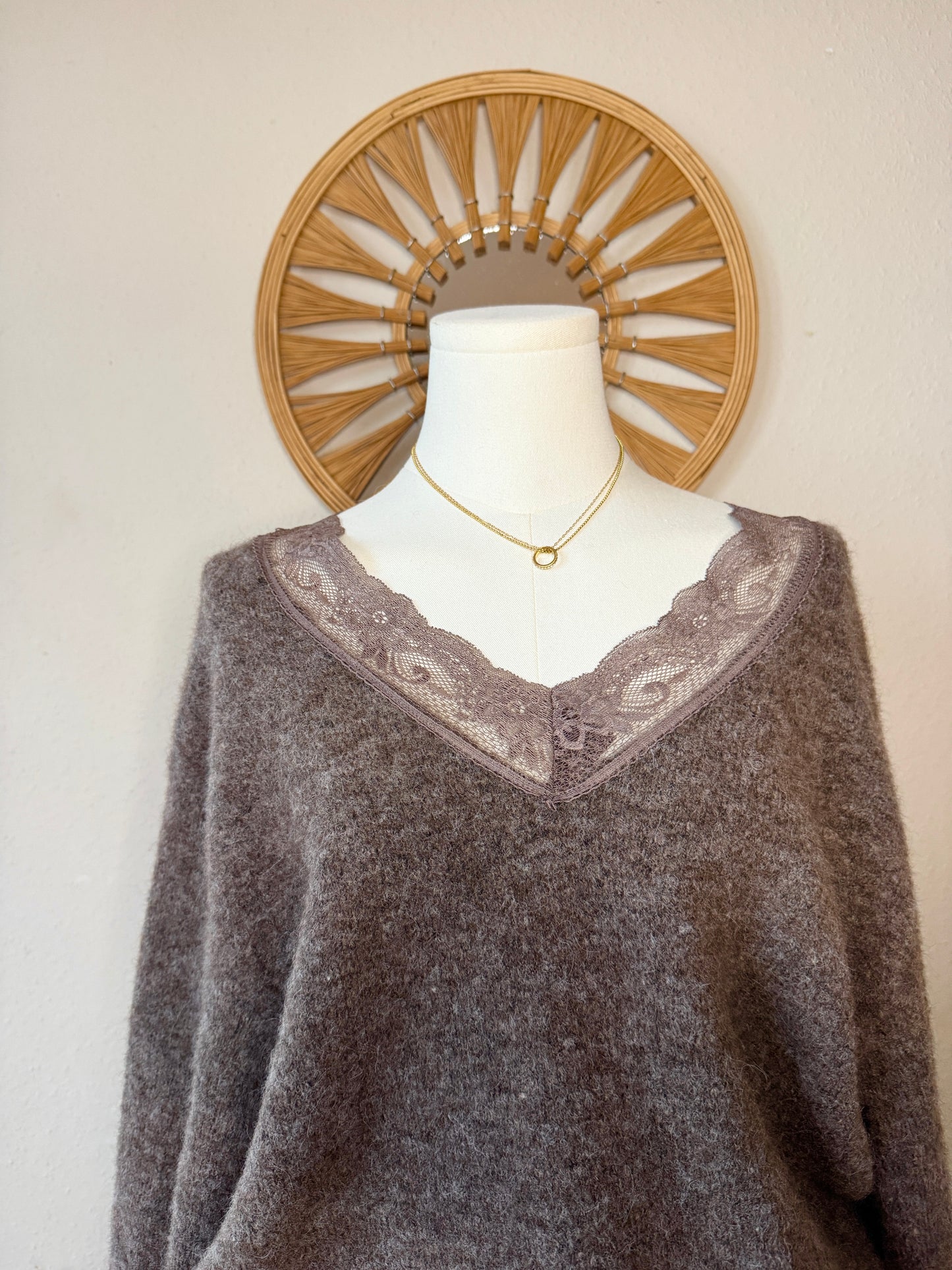 Alpaca-Wollpullover mit Spitzen-Details (tragbar bis Gr. 42)