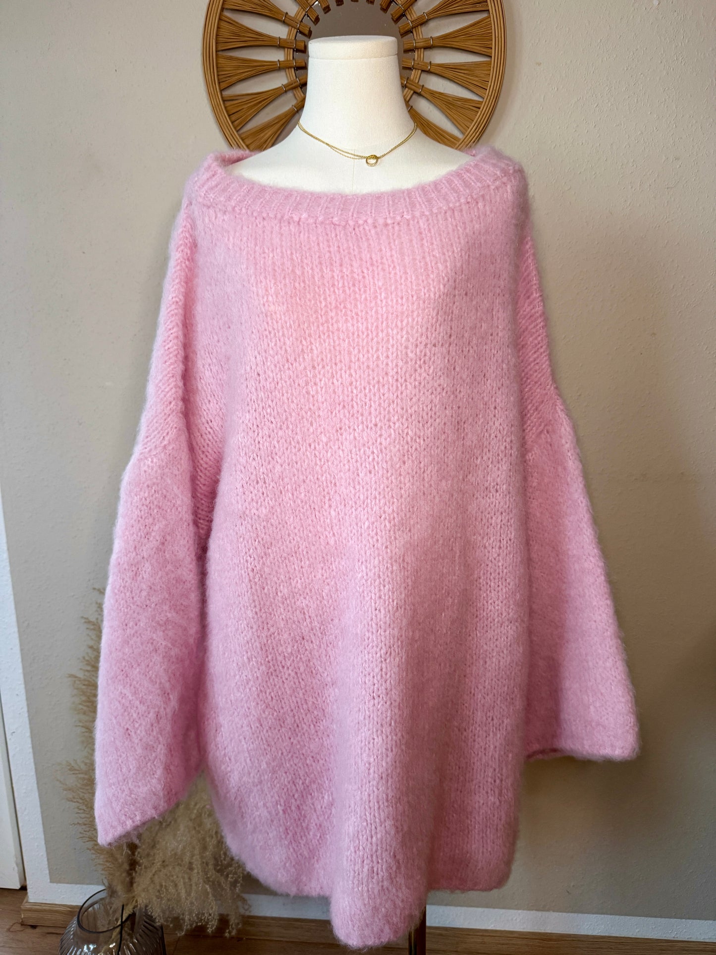 Strickkleid Flower – Weicher Feinstrick, tragbar bis 42/44