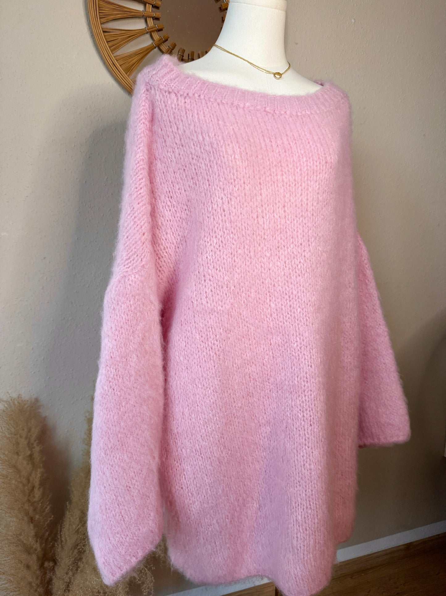 Strickkleid Flower – Weicher Feinstrick, tragbar bis 42/44