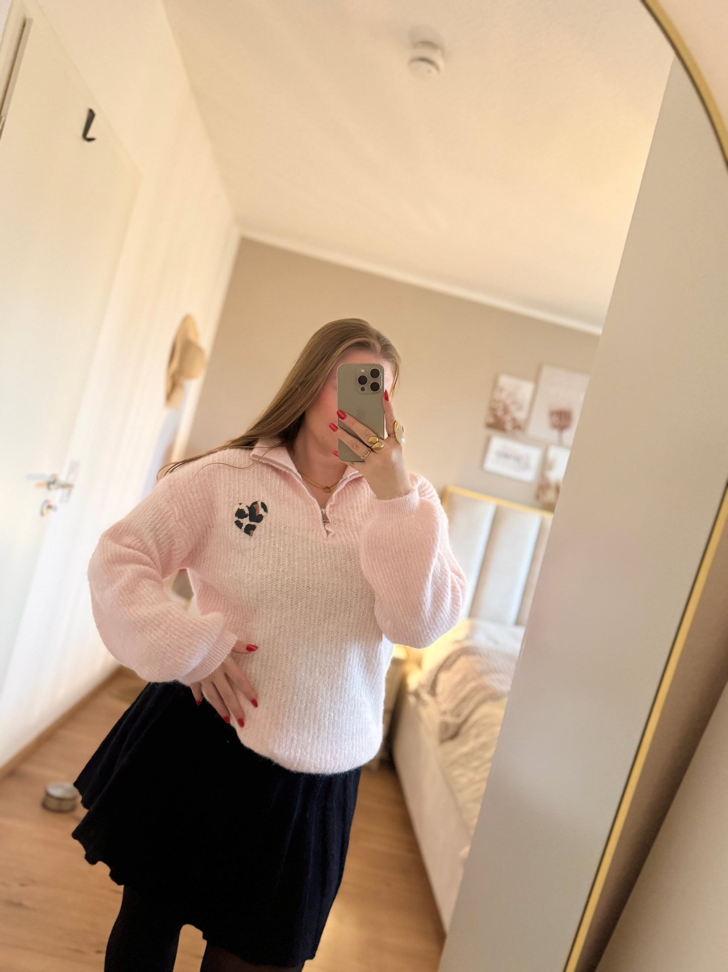 Damen Hoodie mit Zipper in Beige und Leo Teddy Herz – stylischer Oversize Pullover für trendige Outfits