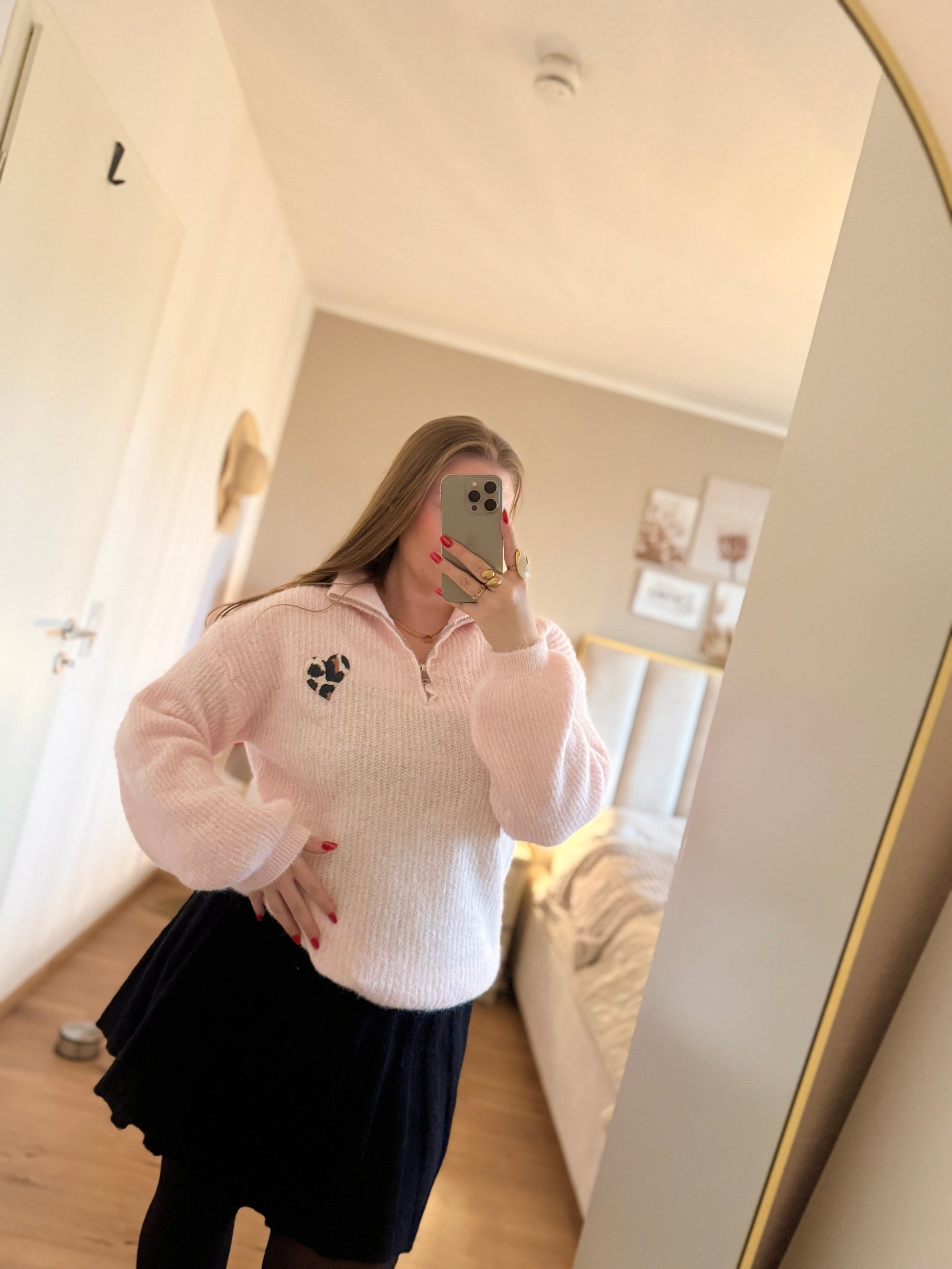 Damen Hoodie mit Zipper in Beige und Leo Teddy Herz – stylischer Oversize Pullover für trendige Outfits