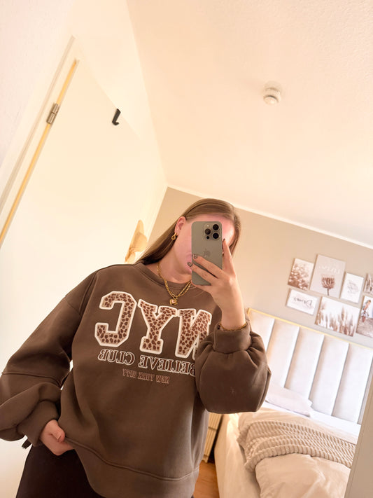 NYC Sweater mit Leo-Print – One Size (bis Gr. 44)