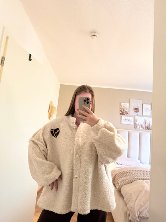 Teddyjacke mit Leo-Herz-Aufdruck – One Size (bis Gr. 44)