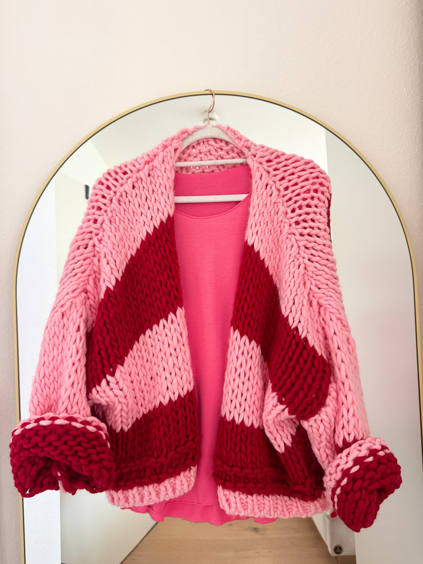 Gestreifter Cardigan mit Wollanteil – Cozy Chic für kühle Tage 🤍