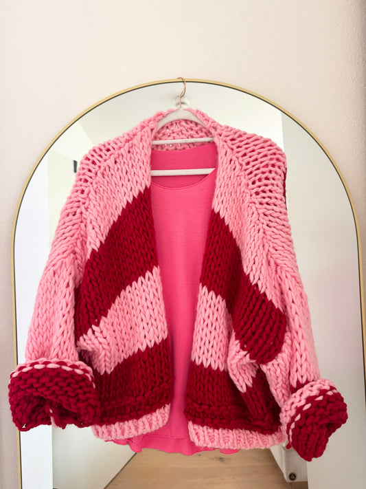 Gestreifter Cardigan mit Wollanteil – Cozy Chic für kühle Tage 🤍